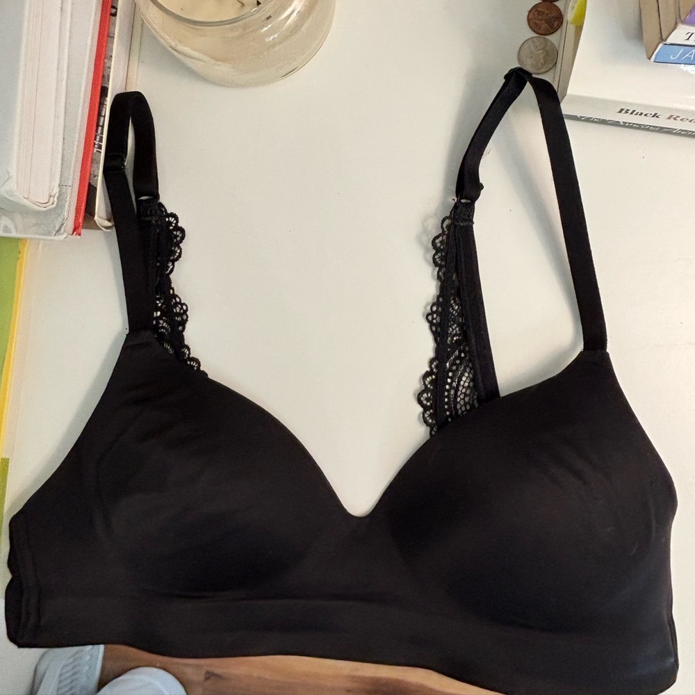 32A Padded Elegant Black Lace Trim Bra